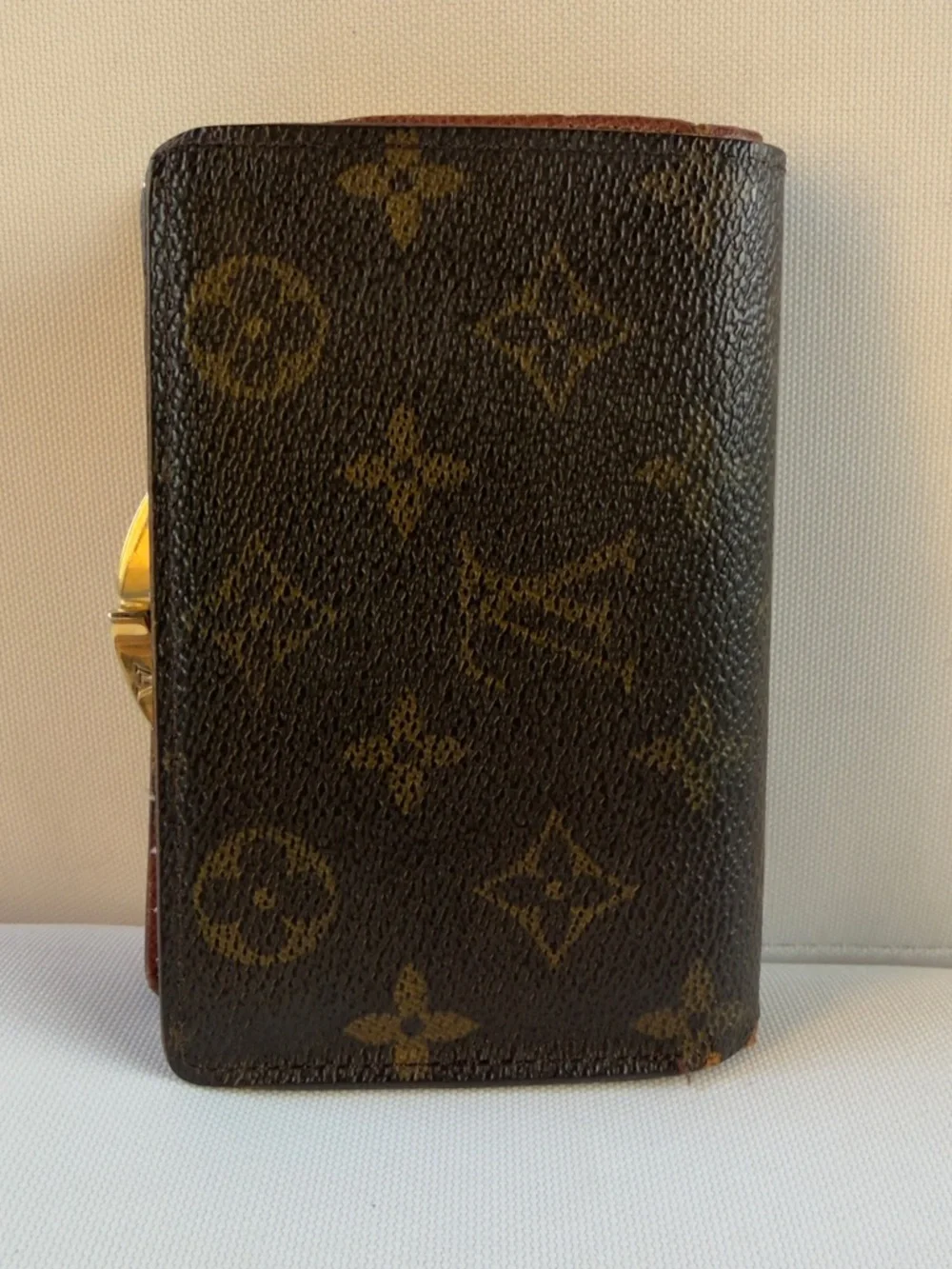 Louis Vuitton Monogram Kiss Lock Wallet Vintage Weak Snap Edge Shows Wear - Picture 2 of 14